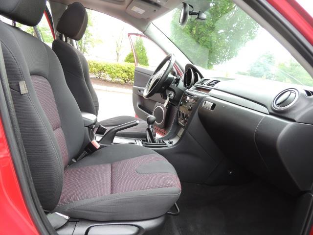 2005 Mazda Mazda3 SP23 Special Edition / Wagon/ 5-SPEED / Sunroof - Photo 17 - Portland, OR 97217
