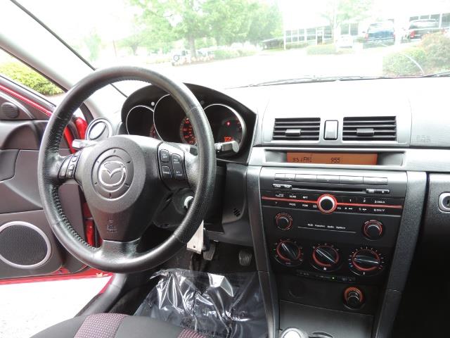 2005 Mazda Mazda3 SP23 Special Edition / Wagon/ 5-SPEED / Sunroof - Photo 19 - Portland, OR 97217