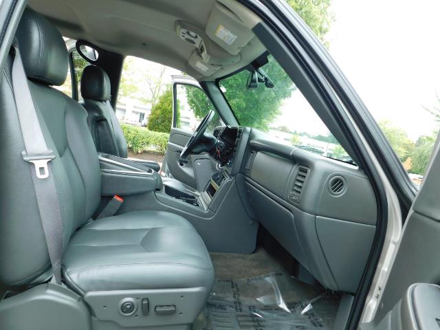2005 GMC Sierra 3500 SLT 4dr Crew Cab / 4X4 / DIESEL / LIFTED / 1-OWNER - Photo 17 - Portland, OR 97217