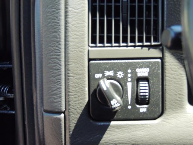 2004 Dodge Ram 2500 SLT 4dr / 4X4 /5.9L DIESEL / 6-SPEED / 1-OWNER - Photo 41 - Portland, OR 97217