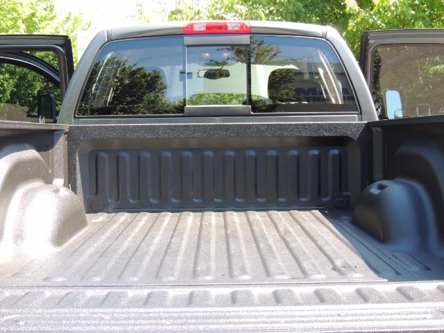 2004 Dodge Ram 2500 SLT 4dr / 4X4 /5.9L DIESEL / 6-SPEED / 1-OWNER - Photo 22 - Portland, OR 97217