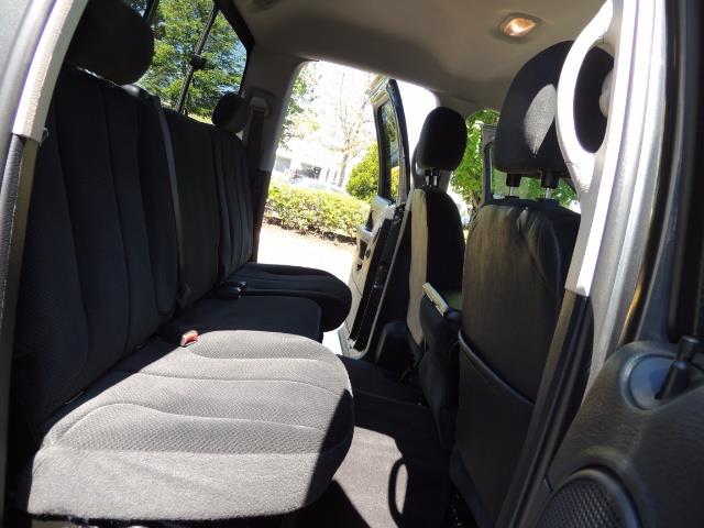2004 Dodge Ram 2500 SLT 4dr / 4X4 /5.9L DIESEL / 6-SPEED / 1-OWNER - Photo 16 - Portland, OR 97217