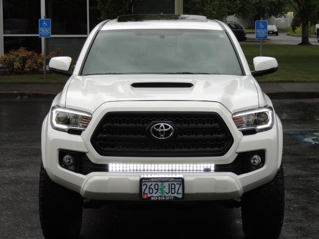 2016 Toyota Tacoma TRD Sport / 4X4 / Navi / Sunroof / LOADED / LIFTED - Photo 9 - Portland, OR 97217