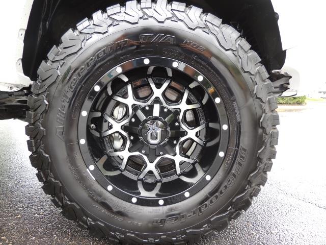 2016 Toyota Tacoma TRD Sport / 4X4 / Navi / Sunroof / LOADED / LIFTED - Photo 32 - Portland, OR 97217