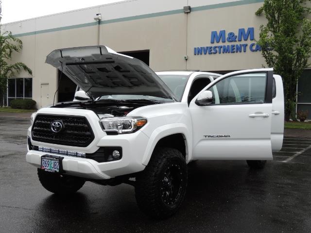 2016 Toyota Tacoma TRD Sport / 4X4 / Navi / Sunroof / LOADED / LIFTED - Photo 36 - Portland, OR 97217