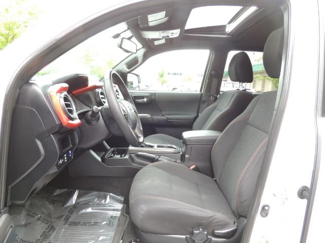2016 Toyota Tacoma TRD Sport / 4X4 / Navi / Sunroof / LOADED / LIFTED - Photo 12 - Portland, OR 97217