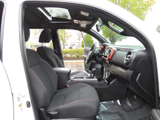 2016 Toyota Tacoma TRD Sport / 4X4 / Navi / Sunroof / LOADED / LIFTED - Photo 29 - Portland, OR 97217