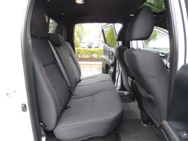 2016 Toyota Tacoma TRD Sport / 4X4 / Navi / Sunroof / LOADED / LIFTED - Photo 28 - Portland, OR 97217
