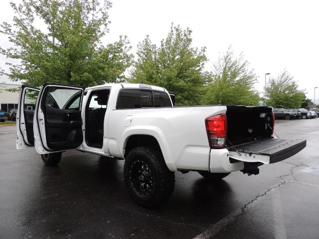 2016 Toyota Tacoma TRD Sport / 4X4 / Navi / Sunroof / LOADED / LIFTED - Photo 38 - Portland, OR 97217