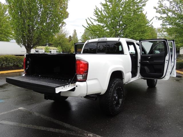 2016 Toyota Tacoma TRD Sport / 4X4 / Navi / Sunroof / LOADED / LIFTED - Photo 40 - Portland, OR 97217