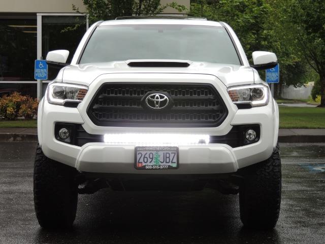 2016 Toyota Tacoma TRD Sport / 4X4 / Navi / Sunroof / LOADED / LIFTED - Photo 5 - Portland, OR 97217