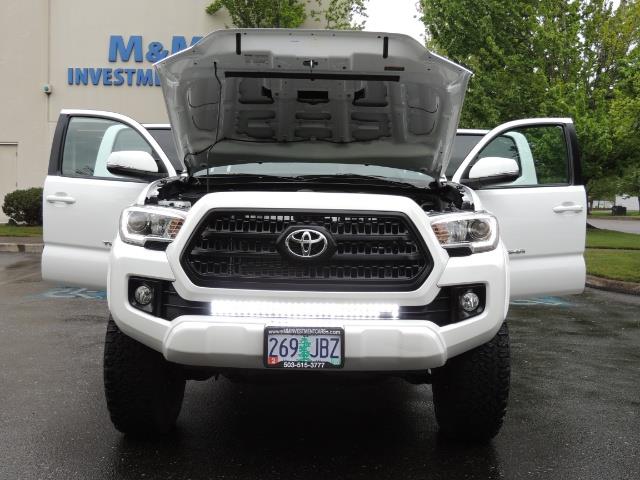 2016 Toyota Tacoma TRD Sport / 4X4 / Navi / Sunroof / LOADED / LIFTED - Photo 43 - Portland, OR 97217