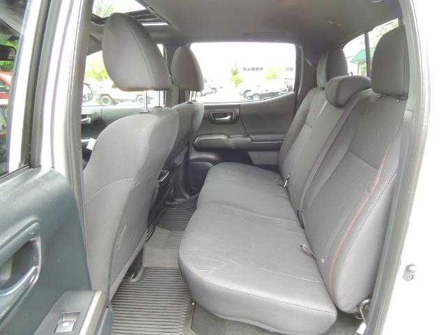2016 Toyota Tacoma TRD Sport / 4X4 / Navi / Sunroof / LOADED / LIFTED - Photo 27 - Portland, OR 97217