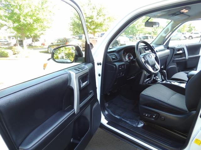 2016 Toyota 4Runner 4X4 / 3RD SEAT / REAR CAM / WARRANTY / LIFTED !! - Photo 13 - Portland, OR 97217