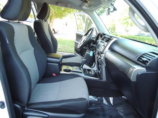 2016 Toyota 4Runner 4X4 / 3RD SEAT / REAR CAM / WARRANTY / LIFTED !! - Photo 17 - Portland, OR 97217