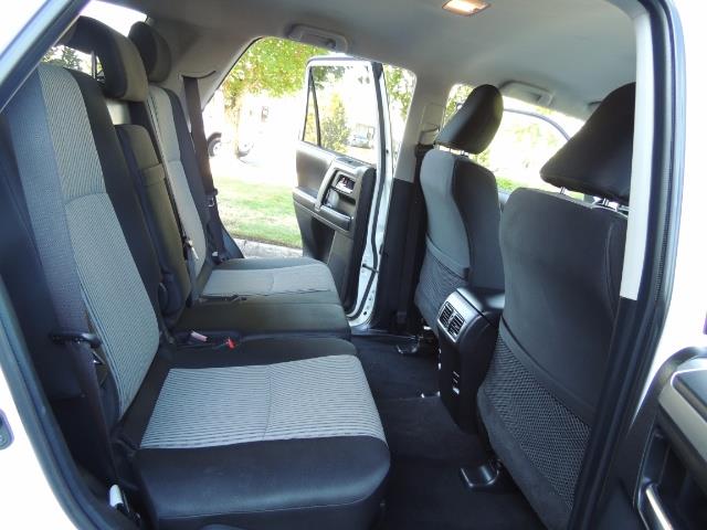 2016 Toyota 4Runner 4X4 / 3RD SEAT / REAR CAM / WARRANTY / LIFTED !! - Photo 16 - Portland, OR 97217