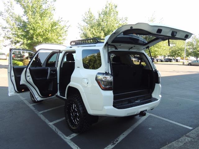 2016 Toyota 4Runner 4X4 / 3RD SEAT / REAR CAM / WARRANTY / LIFTED !! - Photo 26 - Portland, OR 97217