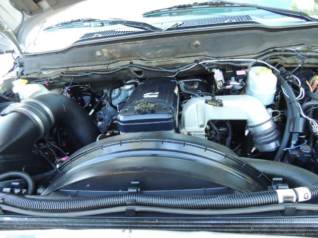 2004 Dodge Ram 3500 Laramie FLAT BED 4X4 / 5.9L Cummins DIESEL 6-SPEED - Photo 35 - Portland, OR 97217