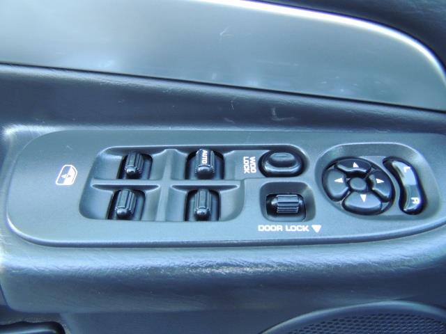 2004 Dodge Ram 3500 Laramie FLAT BED 4X4 / 5.9L Cummins DIESEL 6-SPEED - Photo 36 - Portland, OR 97217