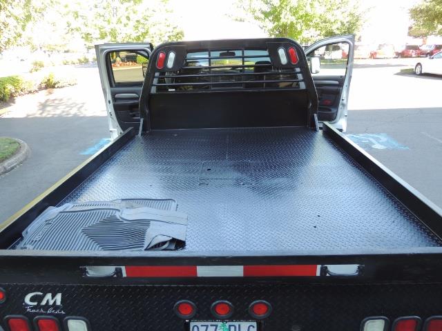 2004 Dodge Ram 3500 Laramie FLAT BED 4X4 / 5.9L Cummins DIESEL 6-SPEED - Photo 11 - Portland, OR 97217