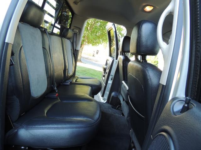 2004 Dodge Ram 3500 Laramie FLAT BED 4X4 / 5.9L Cummins DIESEL 6-SPEED - Photo 17 - Portland, OR 97217