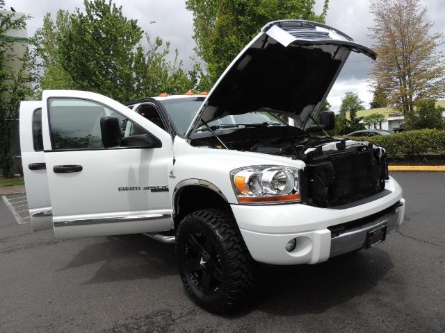 2006 Dodge Ram 3500 Laramie MegaCab / 4X4 /5.9L DIESEL/ EXHAUST BRAKE - Photo 30 - Portland, OR 97217