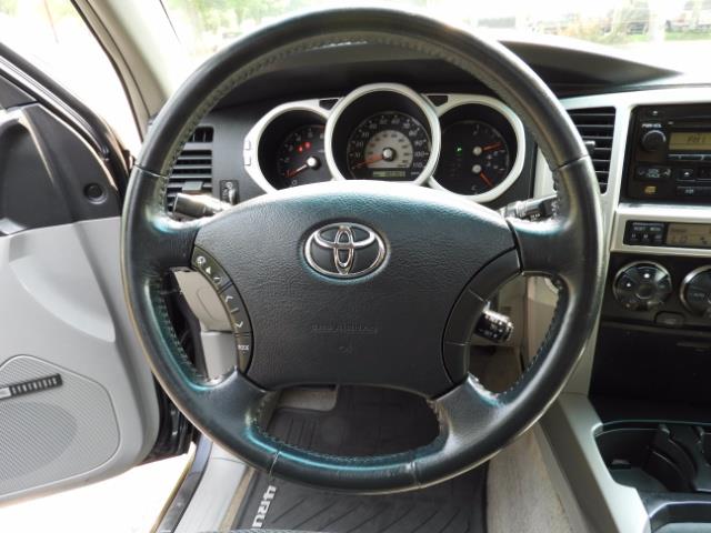 2005 Toyota 4Runner SPORT Edition / 4WD / DIFF LOCK / LIFTED !!! - Photo 38 - Portland, OR 97217