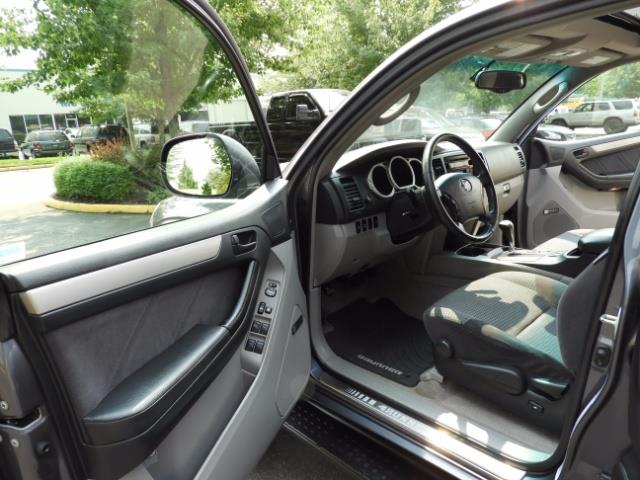 2005 Toyota 4Runner SPORT Edition / 4WD / DIFF LOCK / LIFTED !!! - Photo 13 - Portland, OR 97217