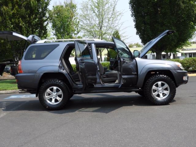 2005 Toyota 4Runner SPORT Edition / 4WD / DIFF LOCK / LIFTED !!! - Photo 22 - Portland, OR 97217