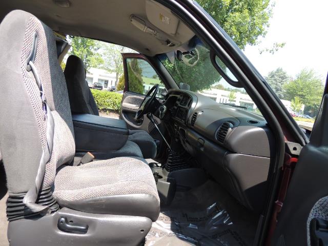 2001 Dodge Ram 2500 SLT 4dr / 4X4 / 5.9L DIESEL / 6-SPEED / LIFTED - Photo 16 - Portland, OR 97217