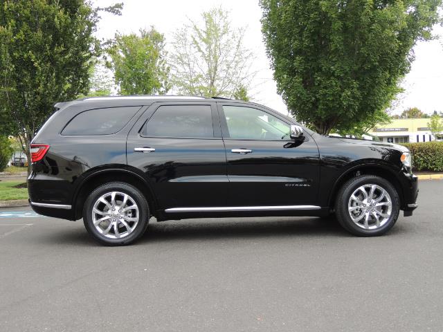 2017 Dodge Durango Citadel / AWD / Navigation / 3RD Seat / Excel Cond - Photo 4 - Portland, OR 97217
