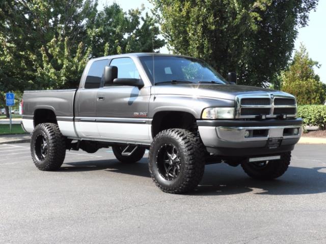 2002 Dodge Ram 2500 SLT Plus 4dr / 4X4 / Leather / 5.9L DIESEL / 6-SPD - Photo 2 - Portland, OR 97217