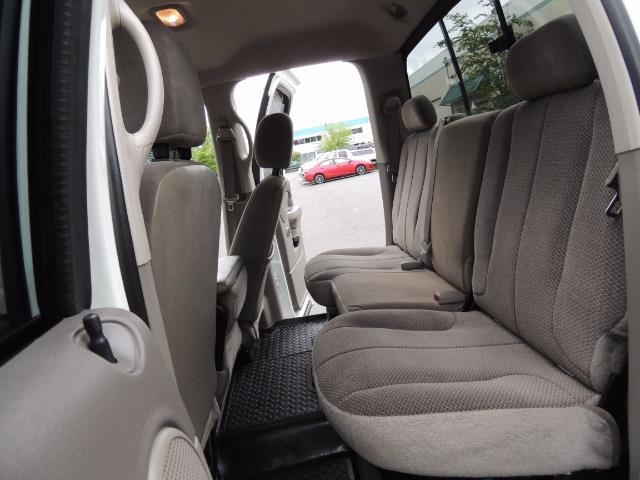 2004 Dodge Ram 2500 SLT 4dr / 4X4 / 5.9L CUMMINS DIESEL / 1-OWNER - Photo 15 - Portland, OR 97217
