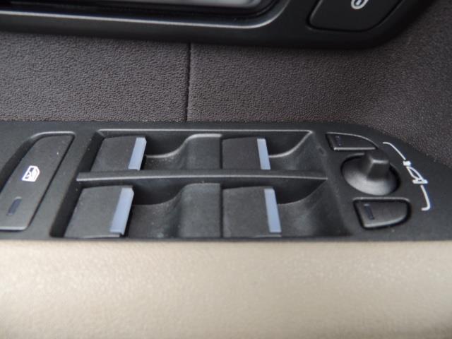 2013 Land Rover Evoque Pure / AWD / Navigation / backup camera / 1-Owner - Photo 36 - Portland, OR 97217