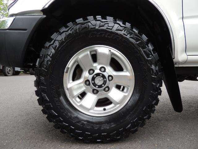 2000 Toyota Tacoma 2dr 4WD 5Spd Manual / New 31 " Mud Tires - Photo 13 - Portland, OR 97217