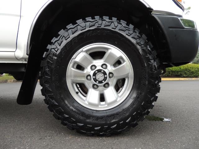 2000 Toyota Tacoma 2dr 4WD 5Spd Manual / New 31 " Mud Tires - Photo 32 - Portland, OR 97217