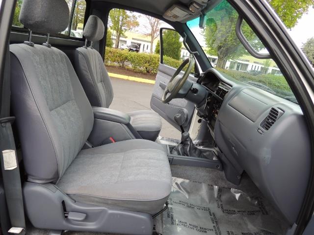 2000 Toyota Tacoma 2dr 4WD 5Spd Manual / New 31 " Mud Tires - Photo 16 - Portland, OR 97217