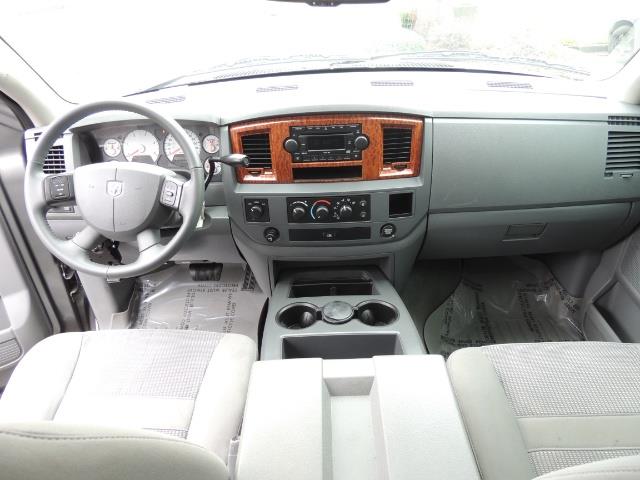 2006 Dodge Ram 2500 SLT 4dr Mega Cab / 4X4 / 5.9L DIESEL / FLAT BED - Photo 19 - Portland, OR 97217