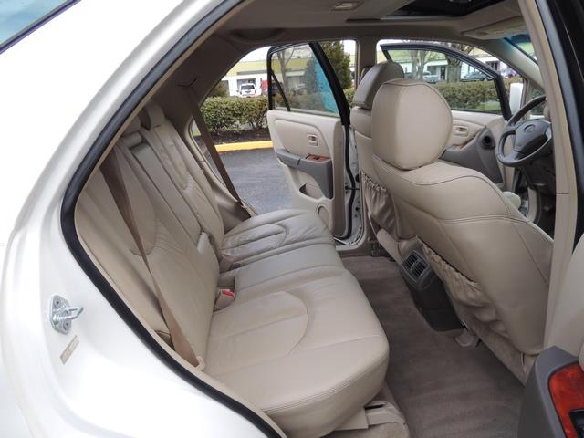1999 Lexus RX 300 / AWD / Leather / Sunroof / Great Conditon - Photo 16 - Portland, OR 97217