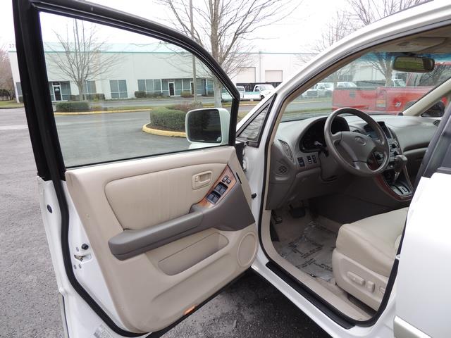 1999 Lexus RX 300 / AWD / Leather / Sunroof / Great Conditon - Photo 13 - Portland, OR 97217