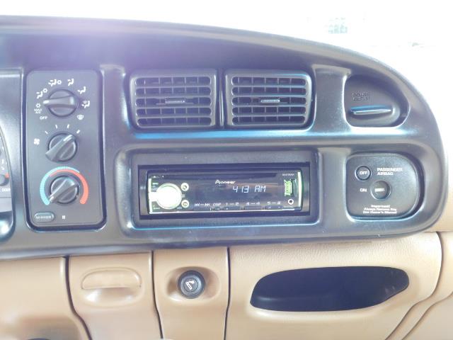 1998 Dodge Ram 2500 Laramie SLT / 4X4 / 5.9L DIESEL / 12-VALVE / 5-SPD - Photo 20 - Portland, OR 97217