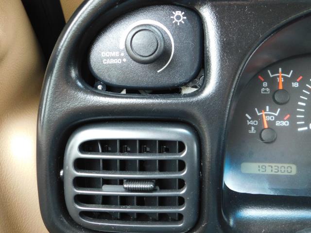 1998 Dodge Ram 2500 Laramie SLT / 4X4 / 5.9L DIESEL / 12-VALVE / 5-SPD - Photo 42 - Portland, OR 97217