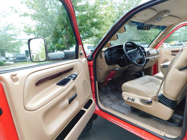 1998 Dodge Ram 2500 Laramie SLT / 4X4 / 5.9L DIESEL / 12-VALVE / 5-SPD - Photo 13 - Portland, OR 97217