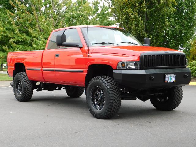 1998 Dodge Ram 2500 Laramie SLT / 4X4 / 5.9L DIESEL / 12-VALVE / 5-SPD - Photo 2 - Portland, OR 97217