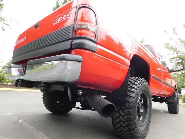 1998 Dodge Ram 2500 Laramie SLT / 4X4 / 5.9L DIESEL / 12-VALVE / 5-SPD - Photo 12 - Portland, OR 97217