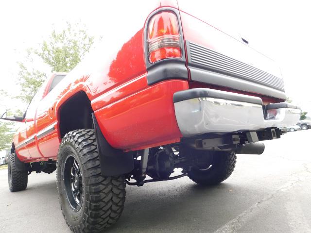 1998 Dodge Ram 2500 Laramie SLT / 4X4 / 5.9L DIESEL / 12-VALVE / 5-SPD - Photo 11 - Portland, OR 97217