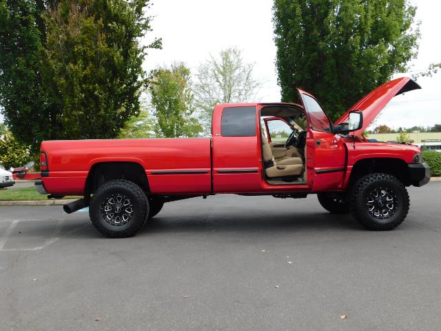 1998 Dodge Ram 2500 Laramie SLT / 4X4 / 5.9L DIESEL / 12-VALVE / 5-SPD - Photo 30 - Portland, OR 97217