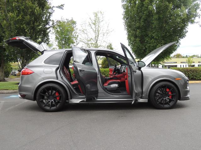 2014 Porsche Cayenne Turbo S / Panoramic Roof/ Burmester/ Niche Wheels - Photo 32 - Portland, OR 97217