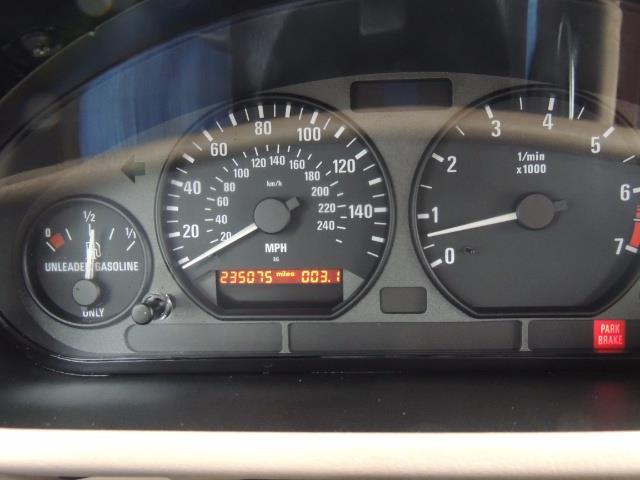 1998 BMW Z3 2.8 / Convertible / 5-SPEED / NEW TOP / Excel Cond - Photo 37 - Portland, OR 97217