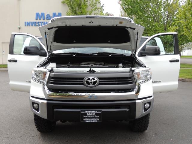 2014 Toyota Tundra SR5 / CrewMax / 4X4 / 5.7L / LEATHER / 1-Owner - Photo 32 - Portland, OR 97217